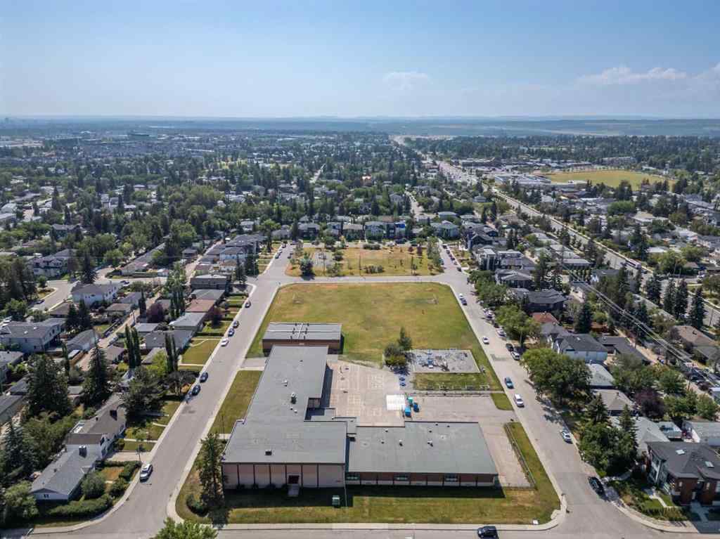 MLS® A2247040 - 3111 39 Street SW in Glenbrook Calgary, Residential