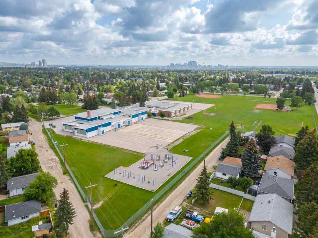 MLS® A2247040 - 3111 39 Street SW in Glenbrook Calgary, Residential