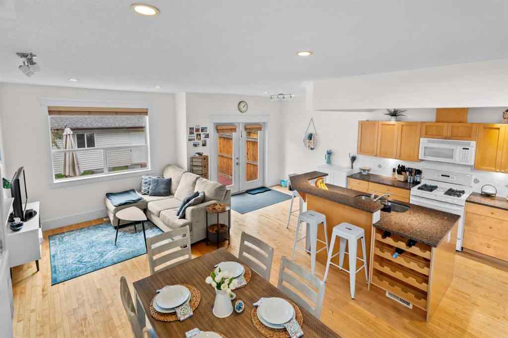 MLS® A2247040 - 3111 39 Street SW in Glenbrook Calgary, Residential