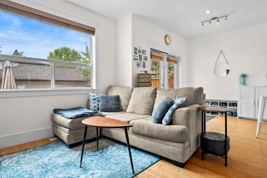 MLS® A2247040 - 3111 39 Street SW in Glenbrook Calgary, Residential