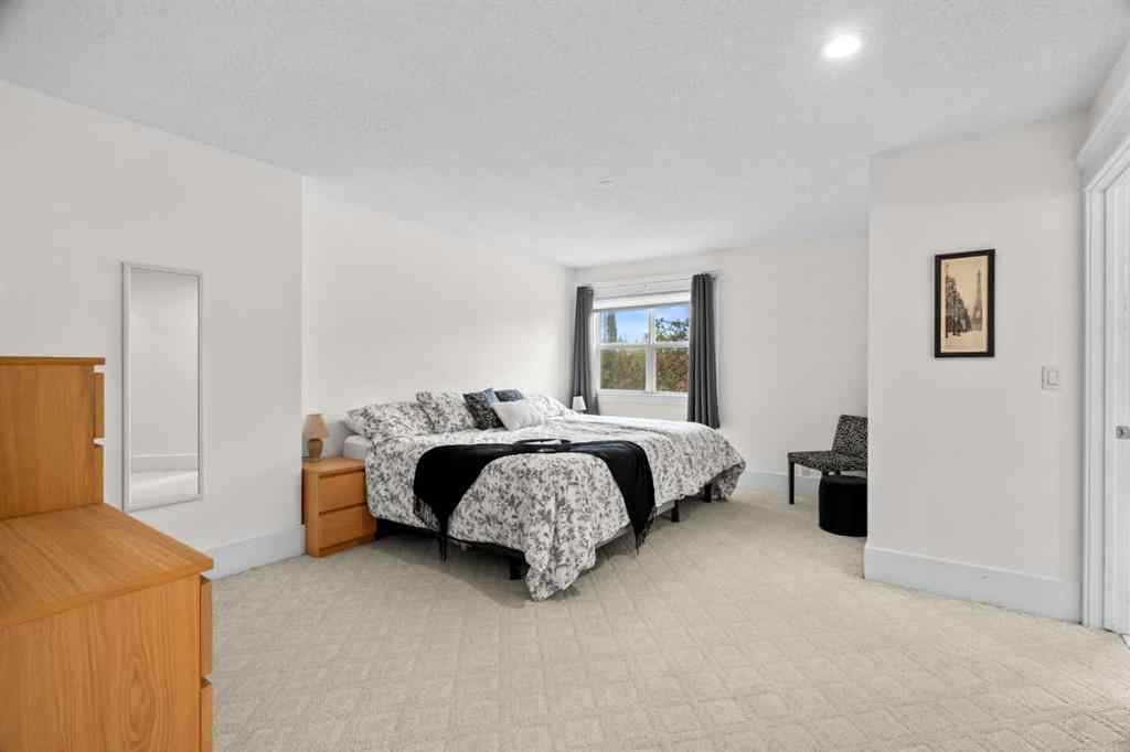 MLS® A2247040 - 3111 39 Street SW in Glenbrook Calgary, Residential