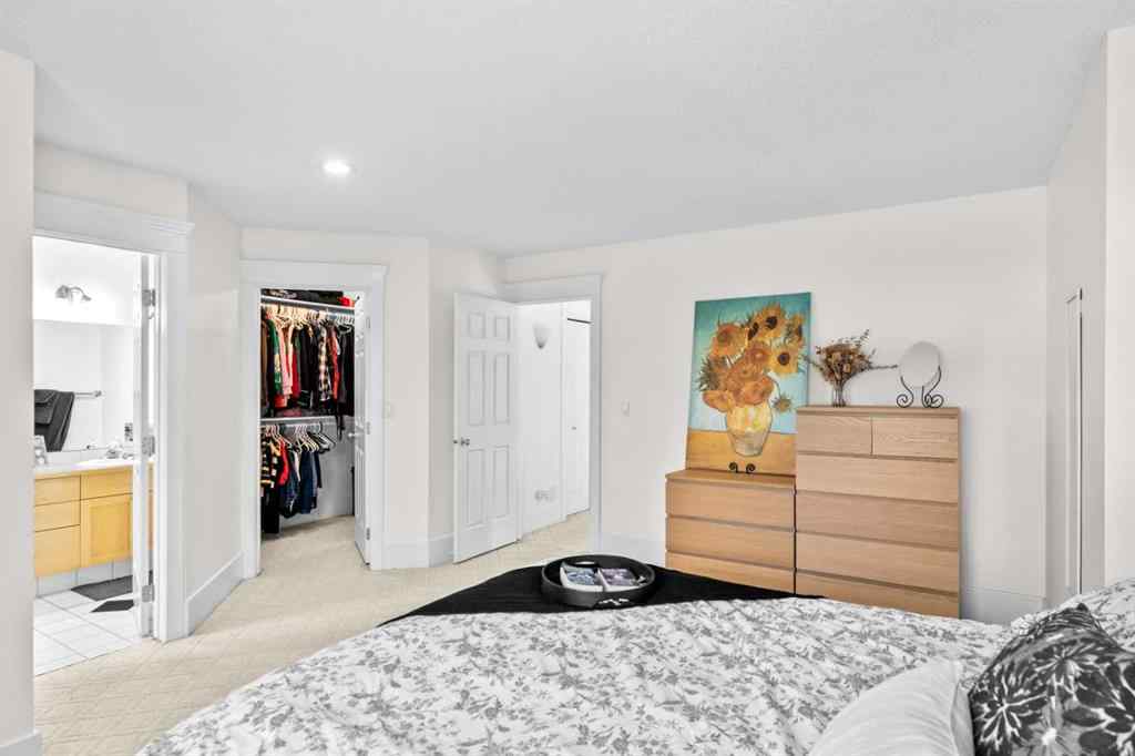 MLS® A2247040 - 3111 39 Street SW in Glenbrook Calgary, Residential