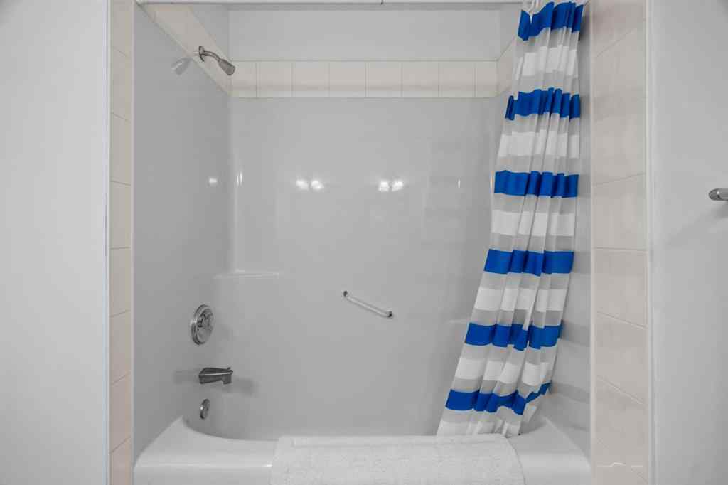 MLS® A2247040 - 3111 39 Street SW in Glenbrook Calgary, Residential