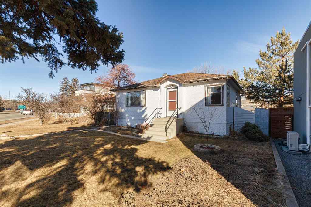 MLS® A2247076 - 2820 Parkdale Boulevard NW in West Hillhurst Calgary, Residential