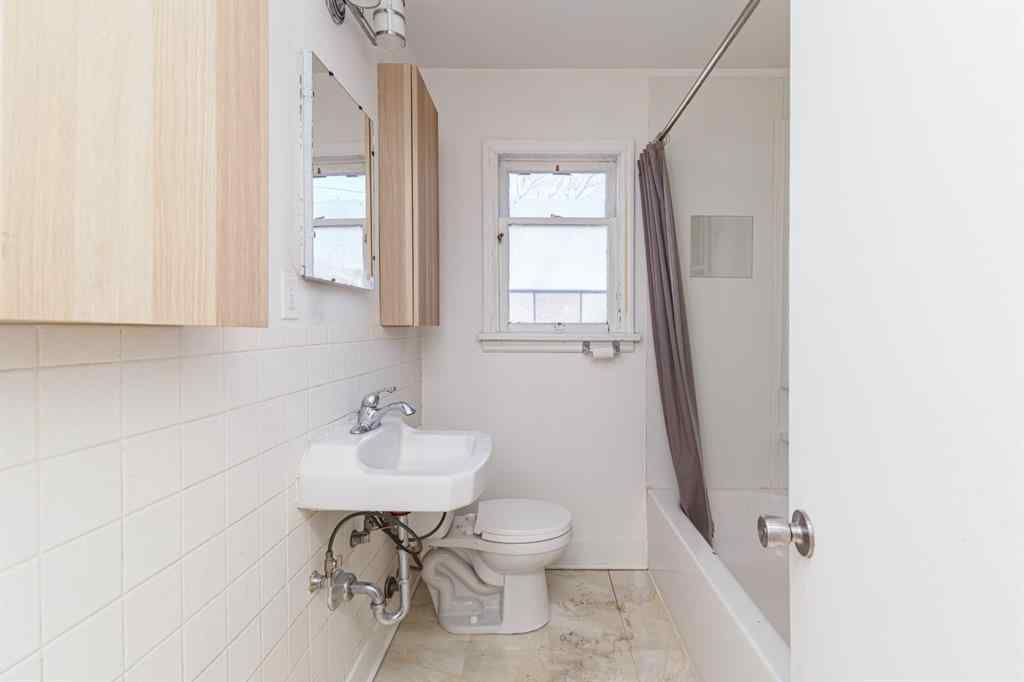 MLS® A2247076 - 2820 Parkdale Boulevard NW in West Hillhurst Calgary, Residential