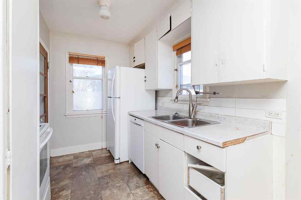 MLS® A2247076 - 2820 Parkdale Boulevard NW in West Hillhurst Calgary, Residential