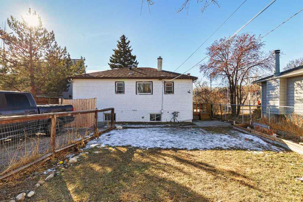 MLS® A2247076 - 2820 Parkdale Boulevard NW in West Hillhurst Calgary, Residential