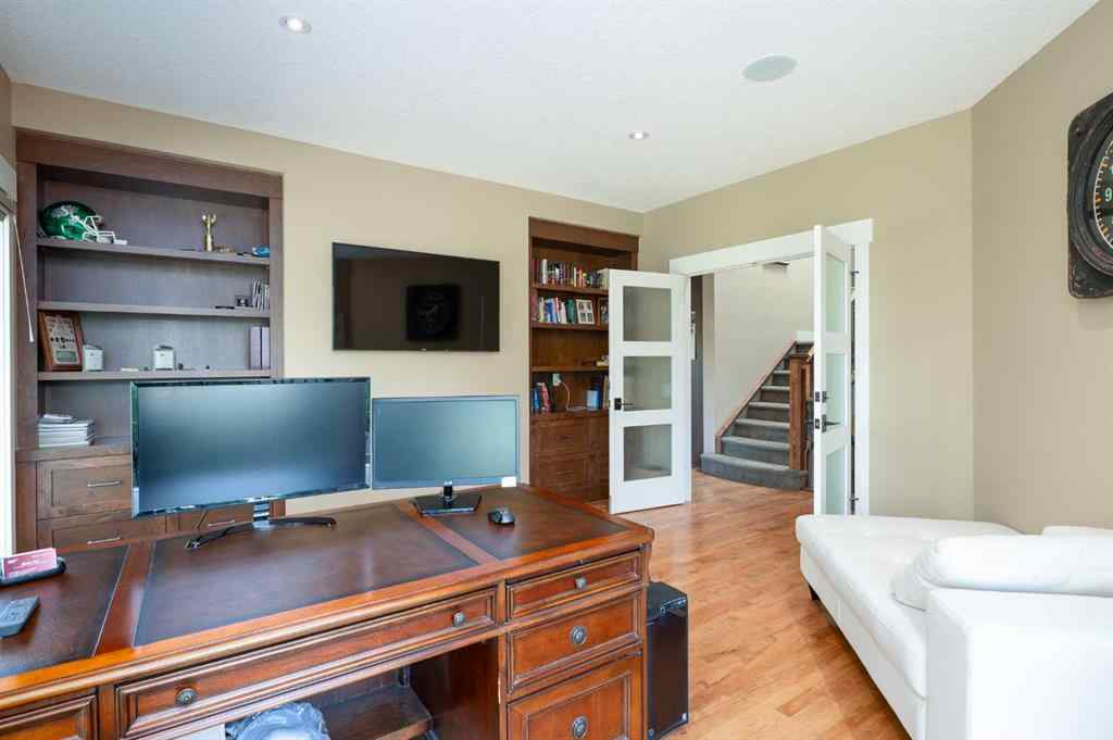 MLS® A2247079 - 664 29 Avenue NW in Mount Pleasant Calgary, Residential