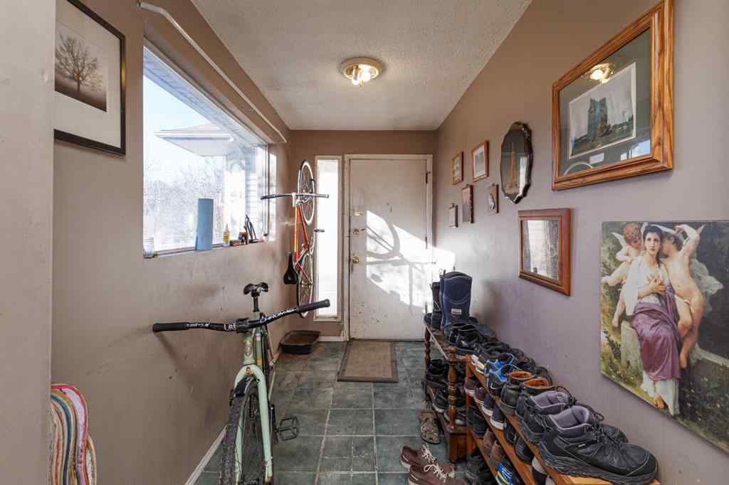 MLS® A2247084 - 2824 Parkdale Boulevard NW in West Hillhurst Calgary, Residential