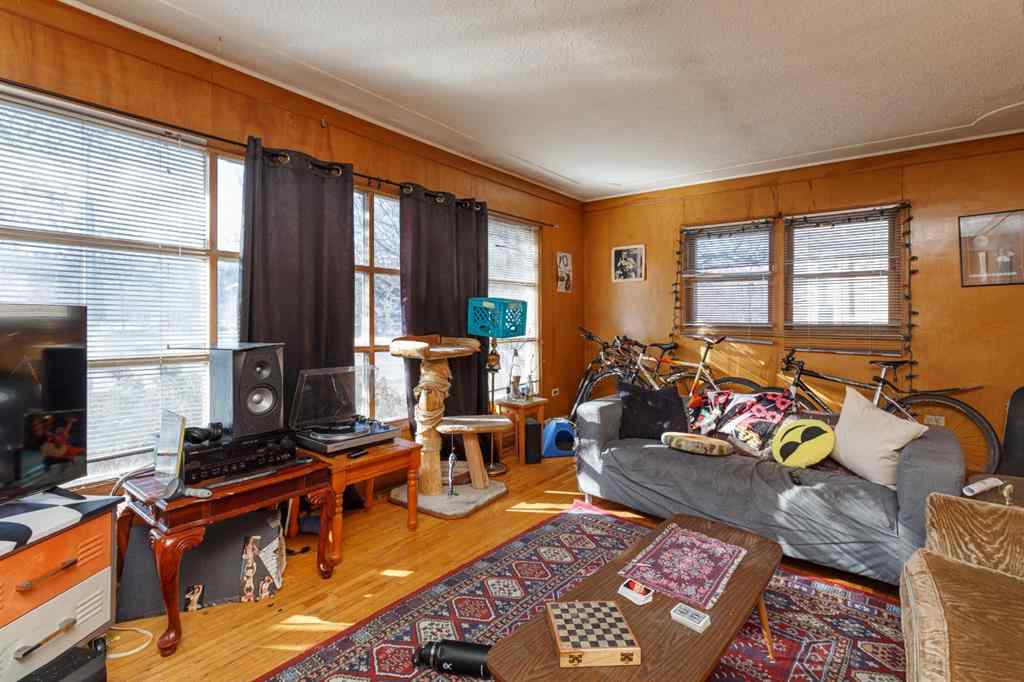 MLS® A2247084 - 2824 Parkdale Boulevard NW in West Hillhurst Calgary, Residential