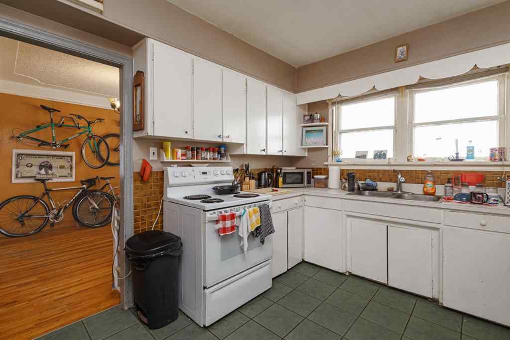 MLS® A2247084 - 2824 Parkdale Boulevard NW in West Hillhurst Calgary, Residential