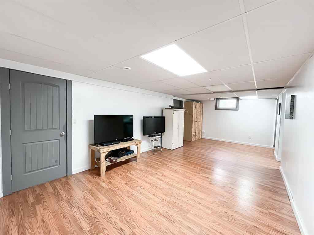 MLS® A2247087 - 21 Erlam Street  in NONE McLennan, Residential