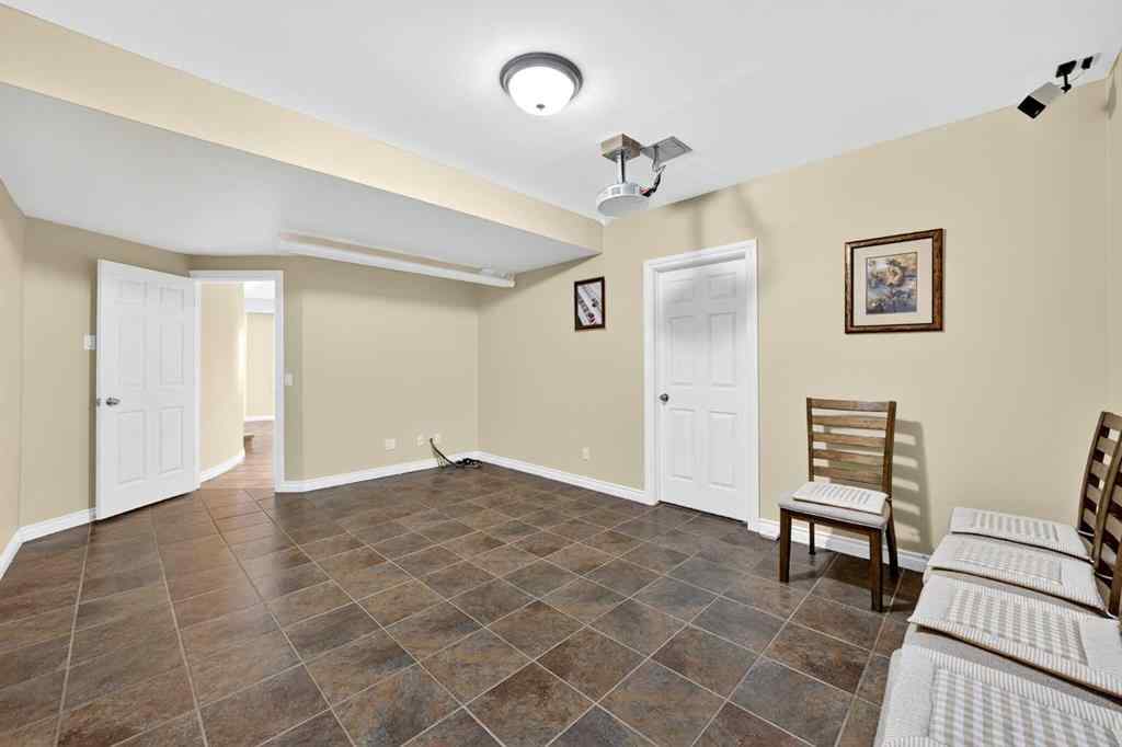 MLS® A2247102 - 7 Signal Hill Terrace SW in Signal Hill Calgary, Residential