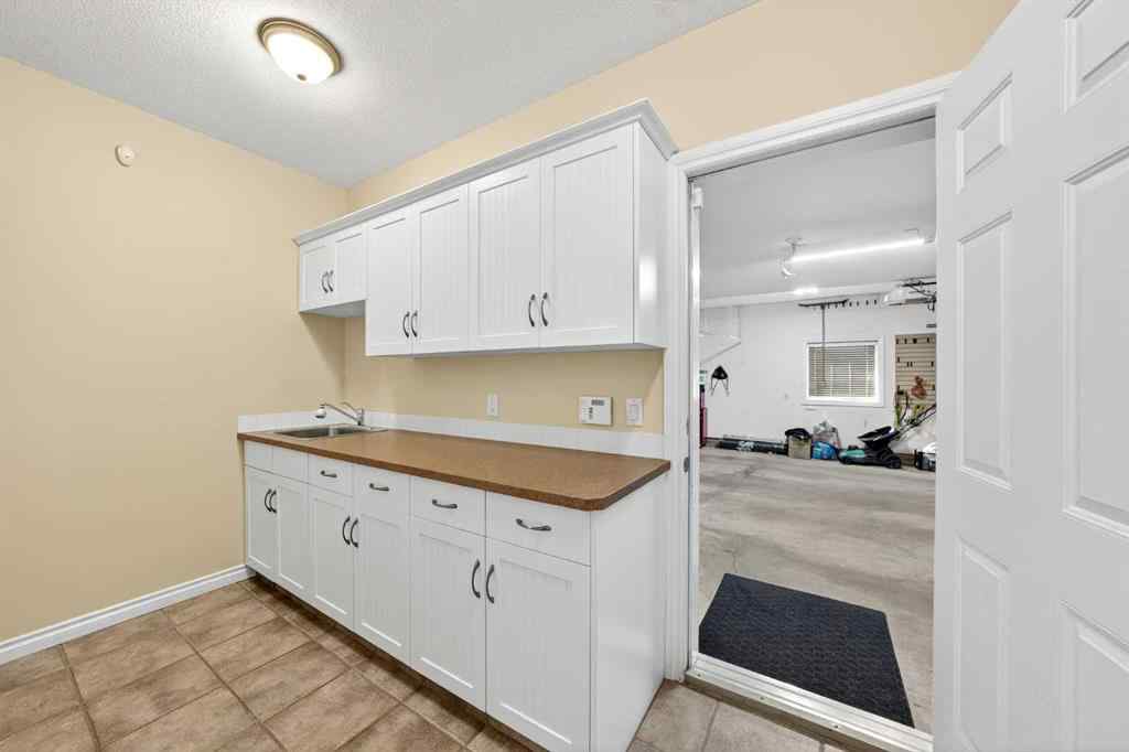 MLS® A2247102 - 7 Signal Hill Terrace SW in Signal Hill Calgary, Residential