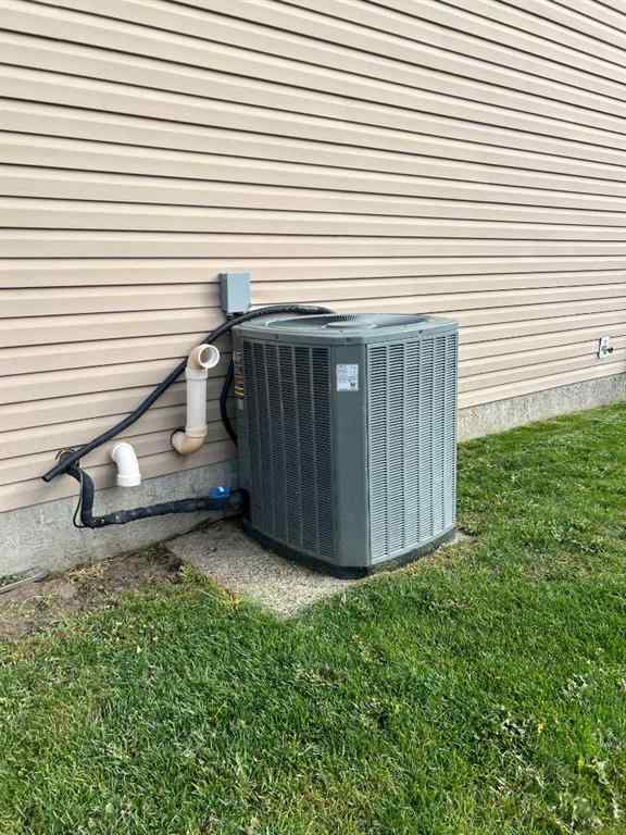 MLS® A2247125 - 9311 Wedgewood Drive S in Wedgewood Wedgewood, Residential