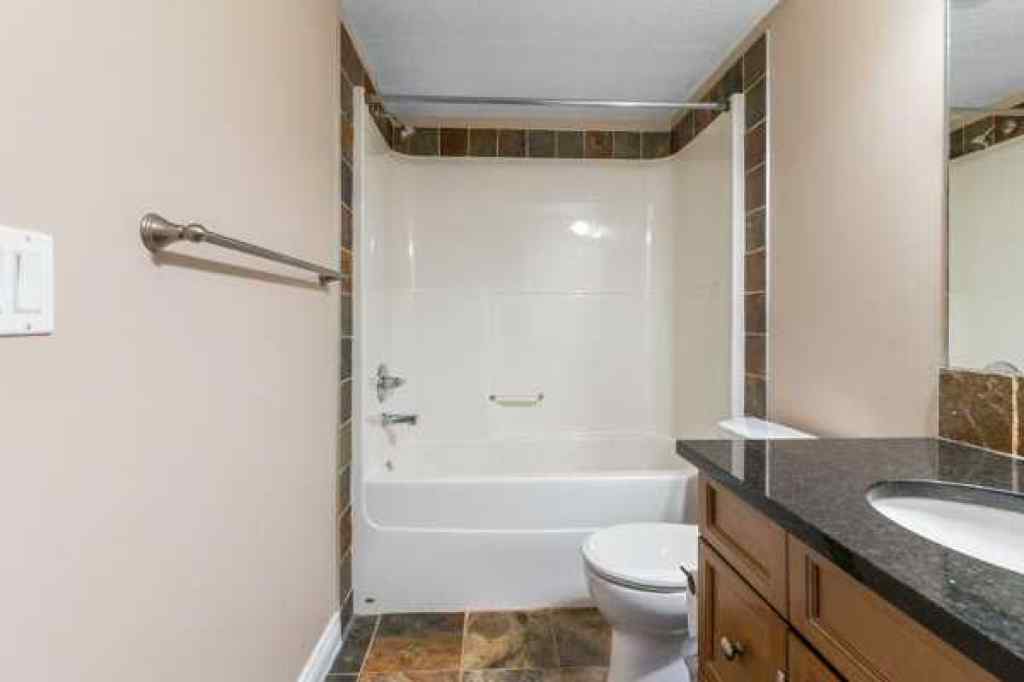 MLS® A2247142 - Unit #107 725 4 Street NE in Renfrew Calgary, Residential