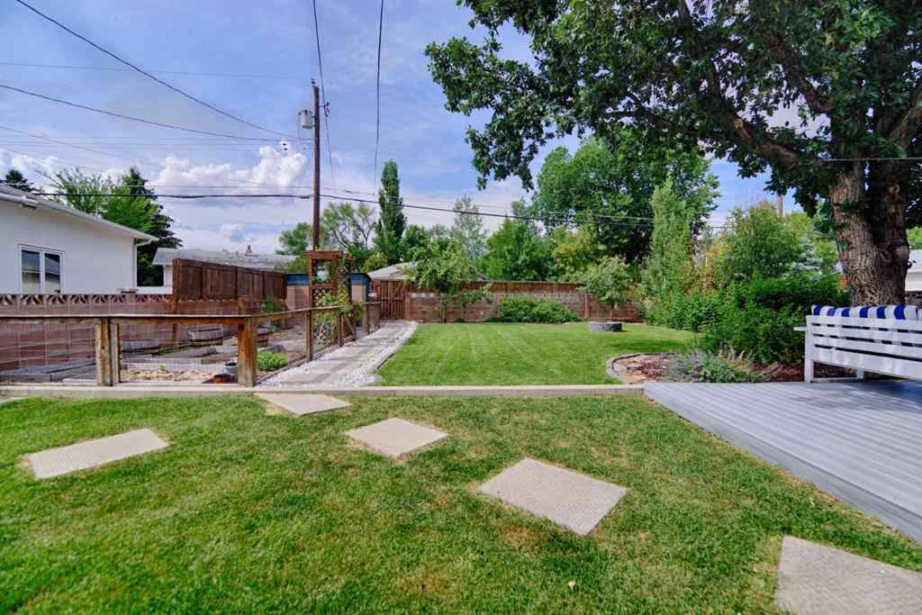 MLS® A2247147 - 2503 5A Avenue N in Majestic Place Lethbridge, Residential