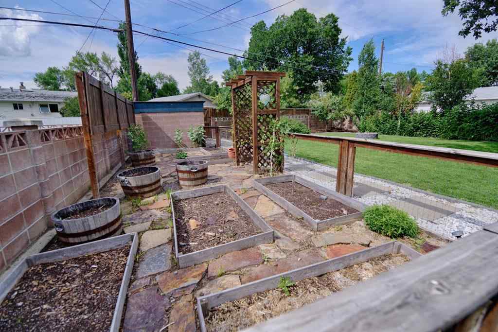 MLS® A2247147 - 2503 5A Avenue N in Majestic Place Lethbridge, Residential