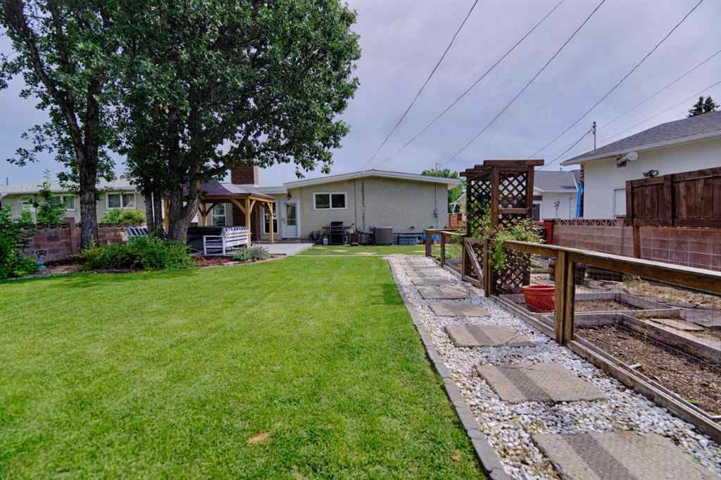 MLS® A2247147 - 2503 5A Avenue N in Majestic Place Lethbridge, Residential