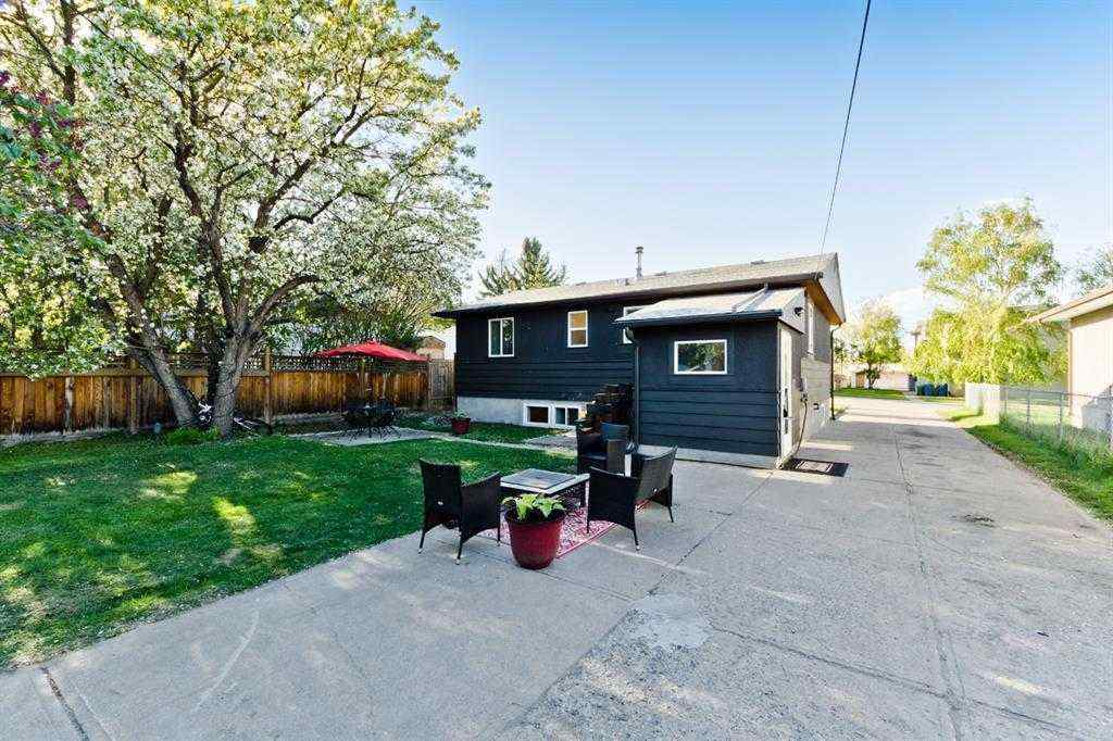 MLS® A2247153 - 805 67 Avenue SW in Kingsland Calgary, Residential