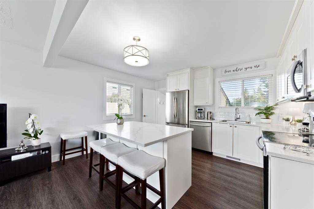 MLS® A2247153 - 805 67 Avenue SW in Kingsland Calgary, Residential