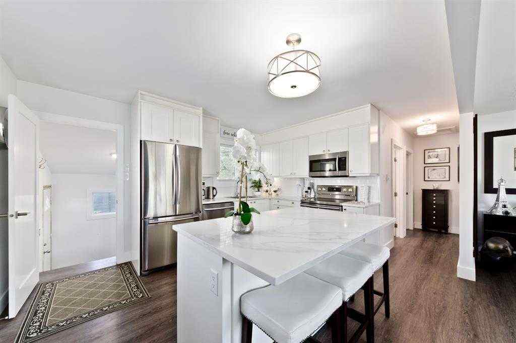 MLS® A2247153 - 805 67 Avenue SW in Kingsland Calgary, Residential