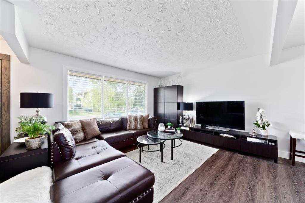MLS® A2247153 - 805 67 Avenue SW in Kingsland Calgary, Residential