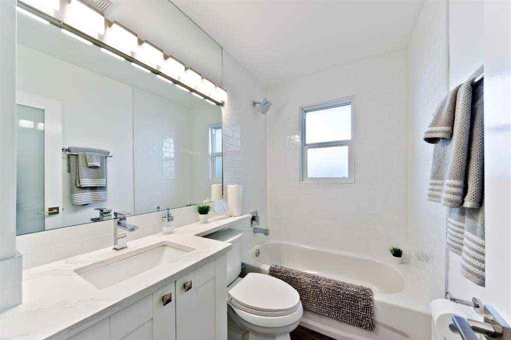 MLS® A2247153 - 805 67 Avenue SW in Kingsland Calgary, Residential
