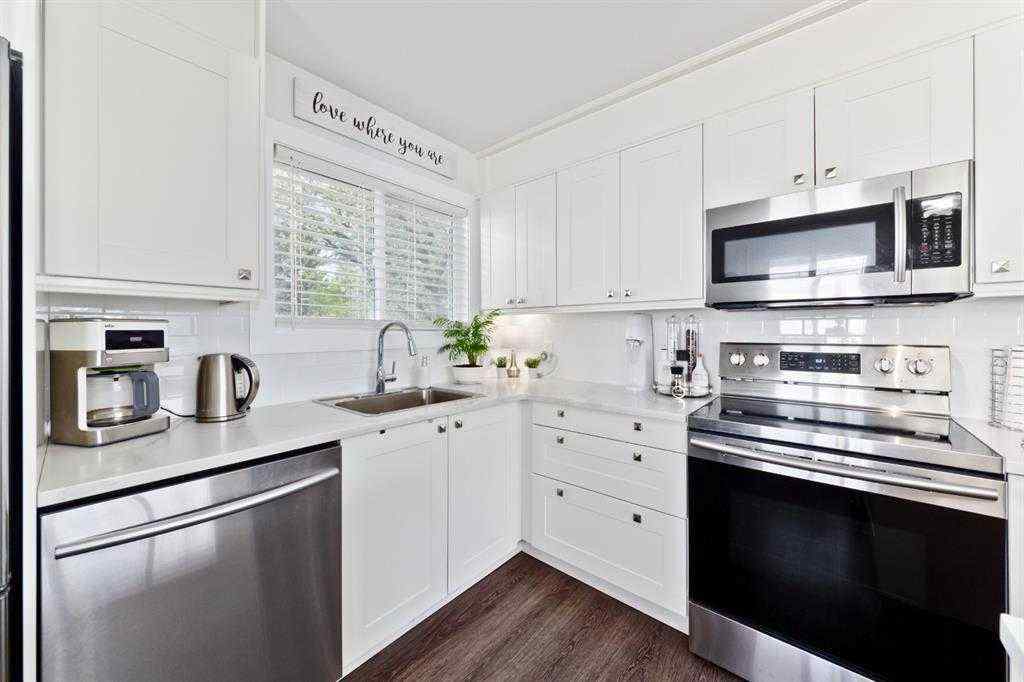 MLS® A2247153 - 805 67 Avenue SW in Kingsland Calgary, Residential
