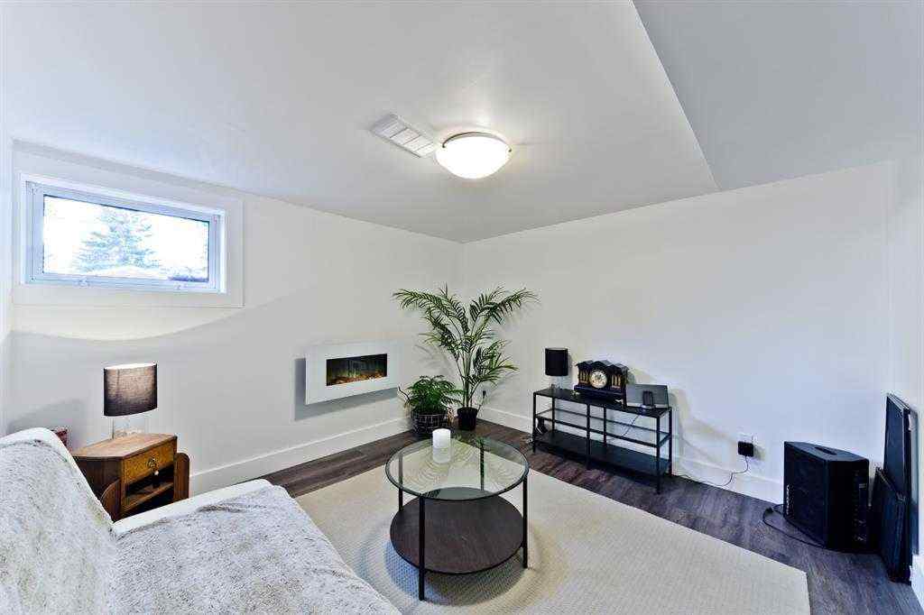 MLS® A2247153 - 805 67 Avenue SW in Kingsland Calgary, Residential