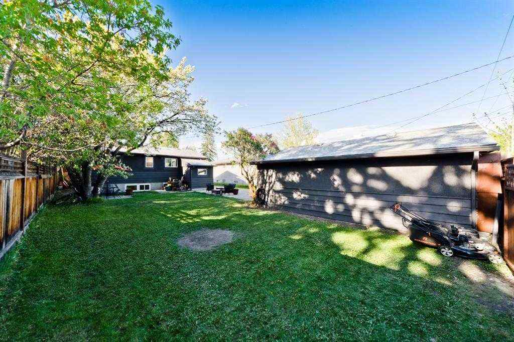 MLS® A2247153 - 805 67 Avenue SW in Kingsland Calgary, Residential