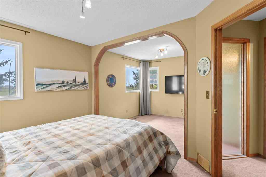 MLS® A2247174 - 87 Sun Harbour Close SE in Sundance Calgary, Residential