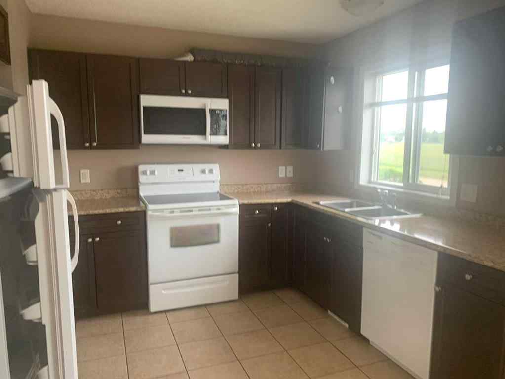 MLS® A2247179 - 4405 50 Avenue  in NONE Grimshaw, Multi-Family