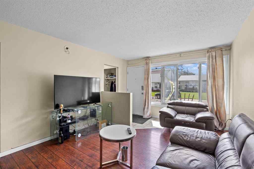 MLS® A2247183 - 928 Pensdale Crescent SE in Penbrooke Meadows Calgary, Residential