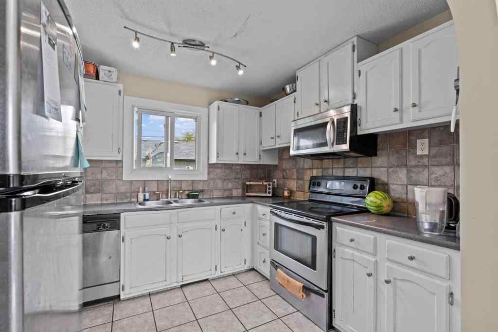 MLS® A2247183 - 928 Pensdale Crescent SE in Penbrooke Meadows Calgary, Residential