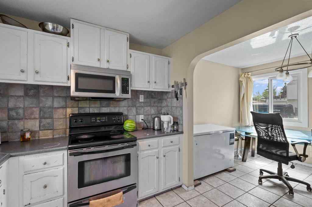 MLS® A2247183 - 928 Pensdale Crescent SE in Penbrooke Meadows Calgary, Residential