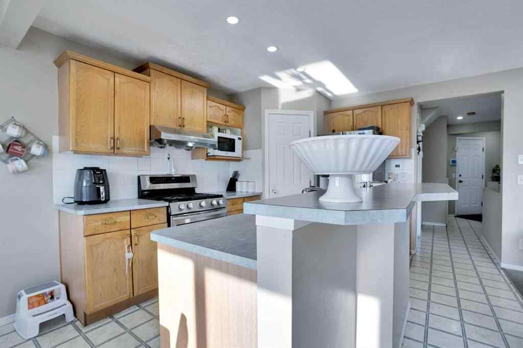MLS® A2247184 - 140 Saddlehorn Crescent NE in Saddle Ridge Calgary, Residential