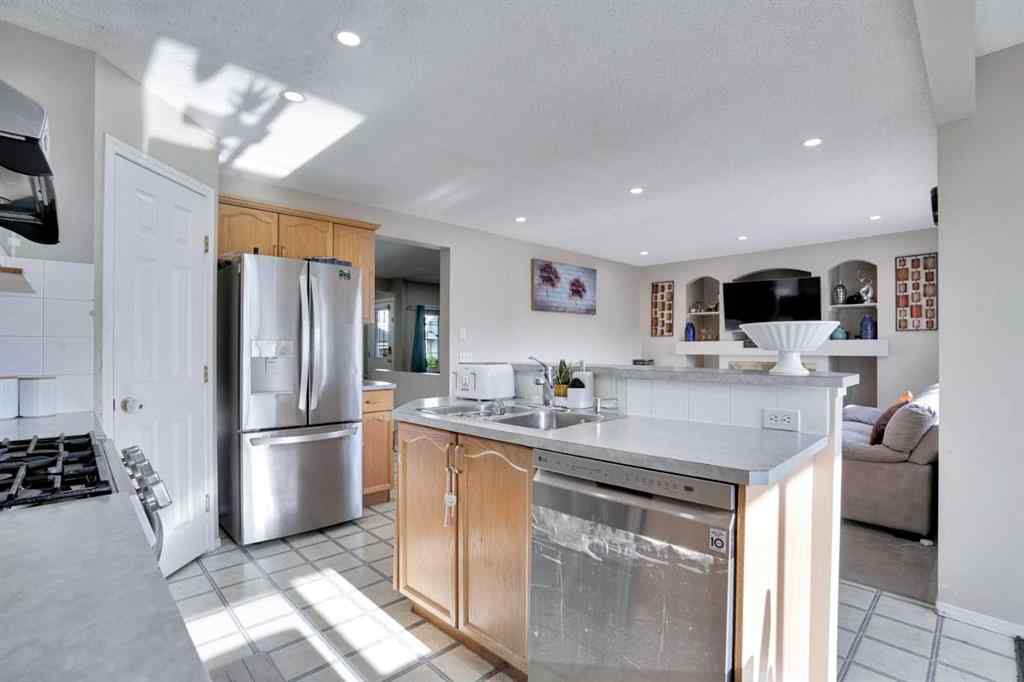 MLS® A2247184 - 140 Saddlehorn Crescent NE in Saddle Ridge Calgary, Residential