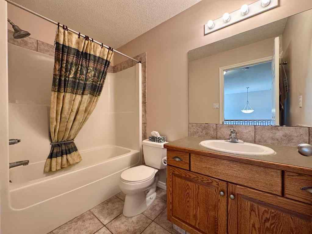MLS® A2247192 - 225 Cougar Way N in Uplands Lethbridge, Residential