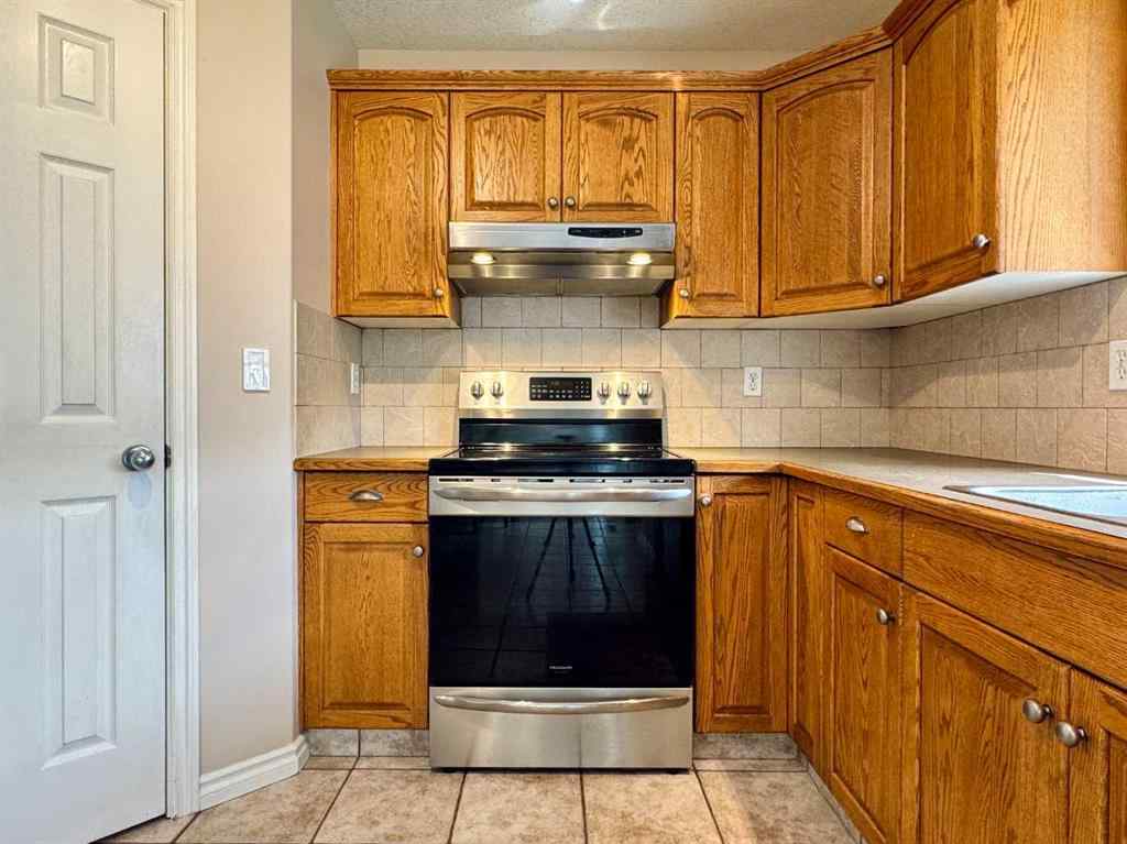 MLS® A2247192 - 225 Cougar Way N in Uplands Lethbridge, Residential