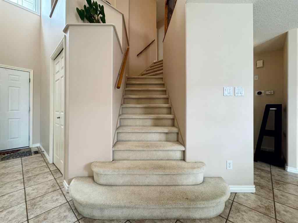 MLS® A2247192 - 225 Cougar Way N in Uplands Lethbridge, Residential