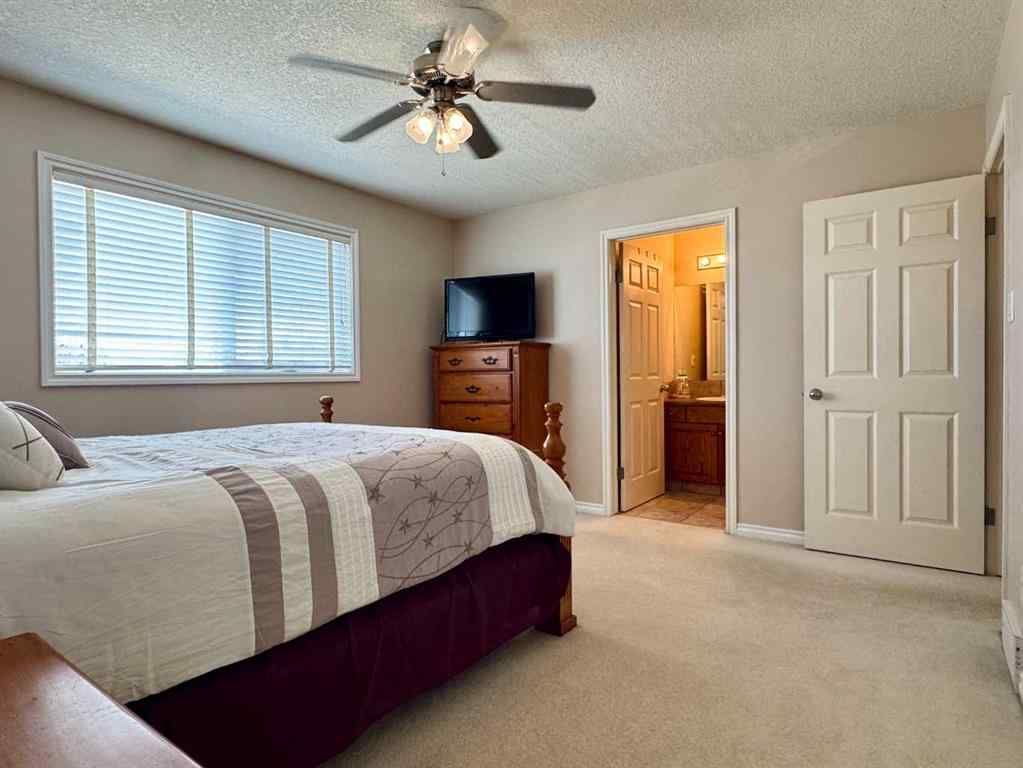 MLS® A2247192 - 225 Cougar Way N in Uplands Lethbridge, Residential