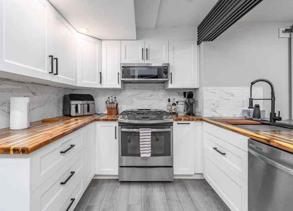MLS® A2247196 - 105 Lawthorn Greenway SE in Lanark Airdrie, Residential