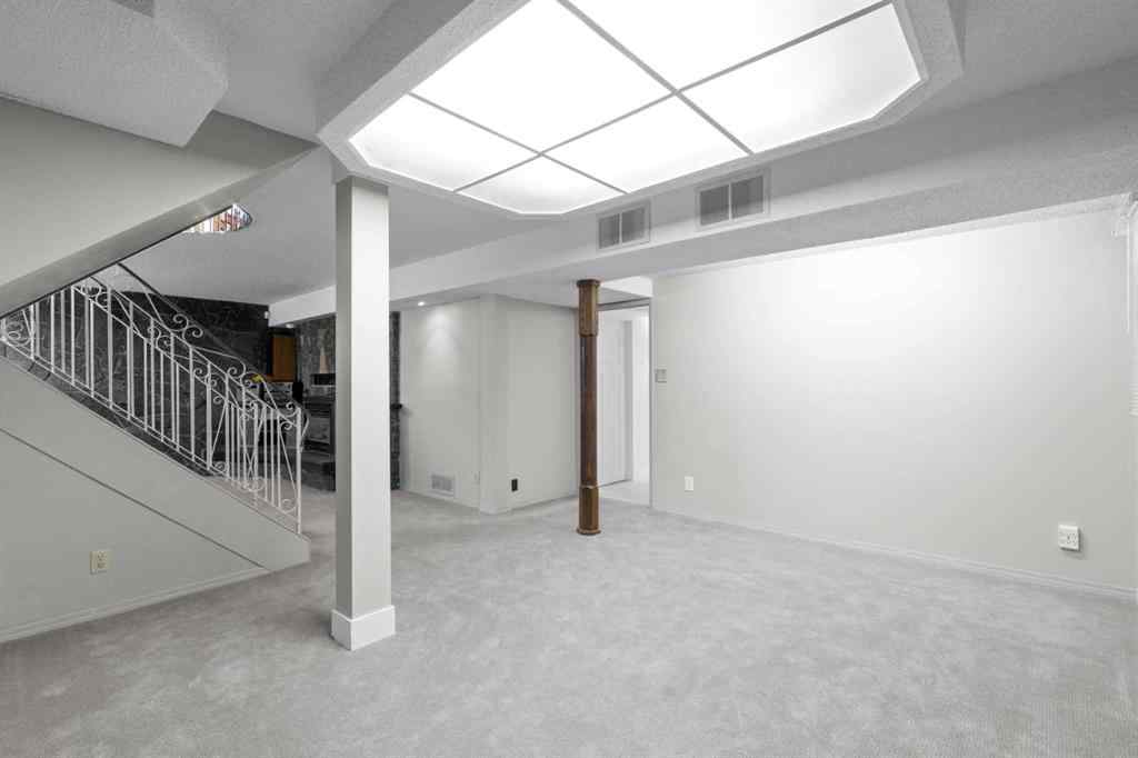 MLS® A2247229 - 5212 33 Street NW in Brentwood Calgary, Residential