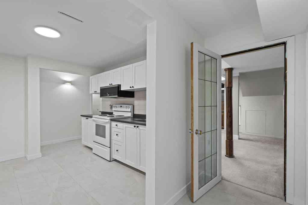 MLS® A2247229 - 5212 33 Street NW in Brentwood Calgary, Residential