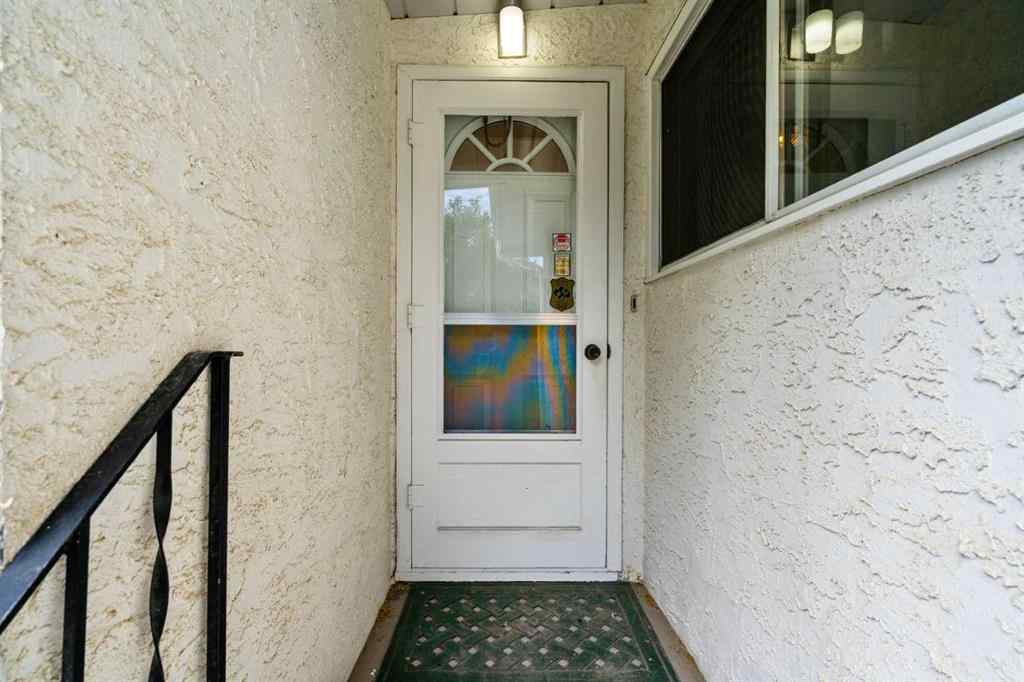 MLS® A2247229 - 5212 33 Street NW in Brentwood Calgary, Residential