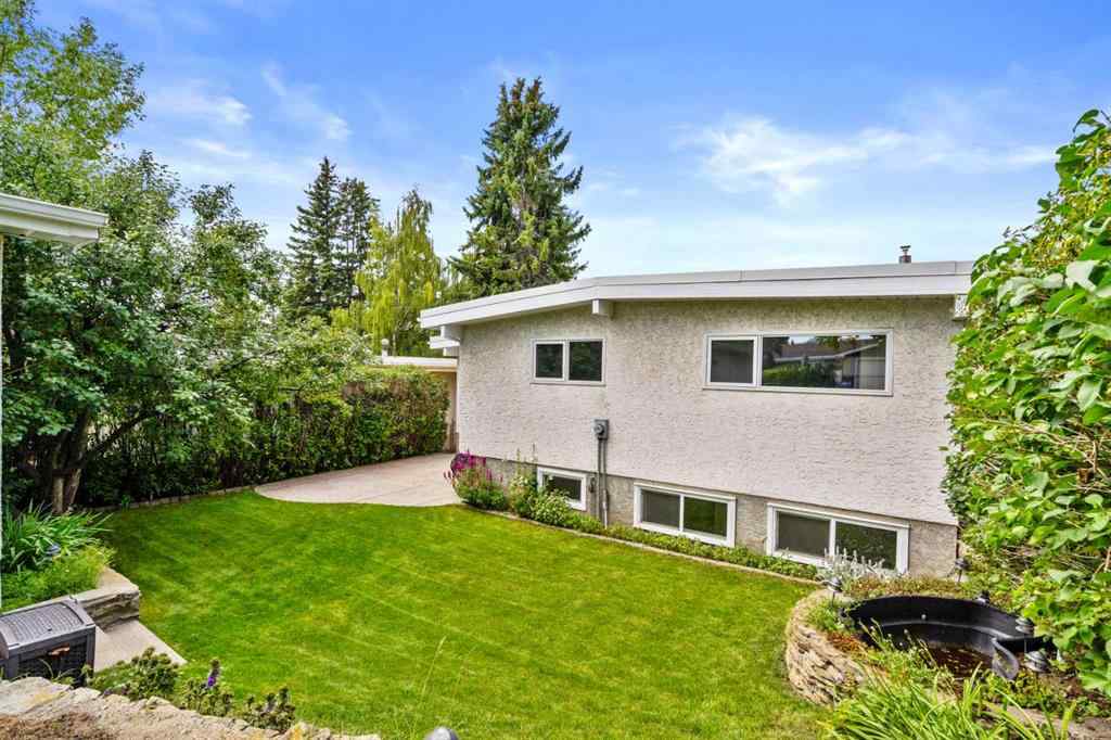 MLS® A2247229 - 5212 33 Street NW in Brentwood Calgary, Residential