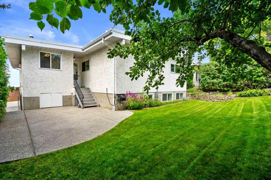 MLS® A2247229 - 5212 33 Street NW in Brentwood Calgary, Residential