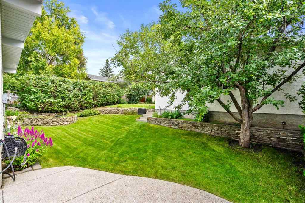 MLS® A2247229 - 5212 33 Street NW in Brentwood Calgary, Residential
