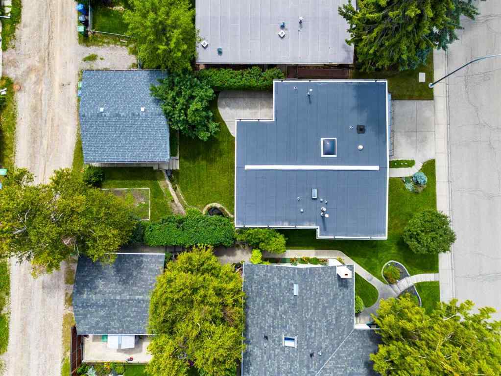 MLS® A2247229 - 5212 33 Street NW in Brentwood Calgary, Residential